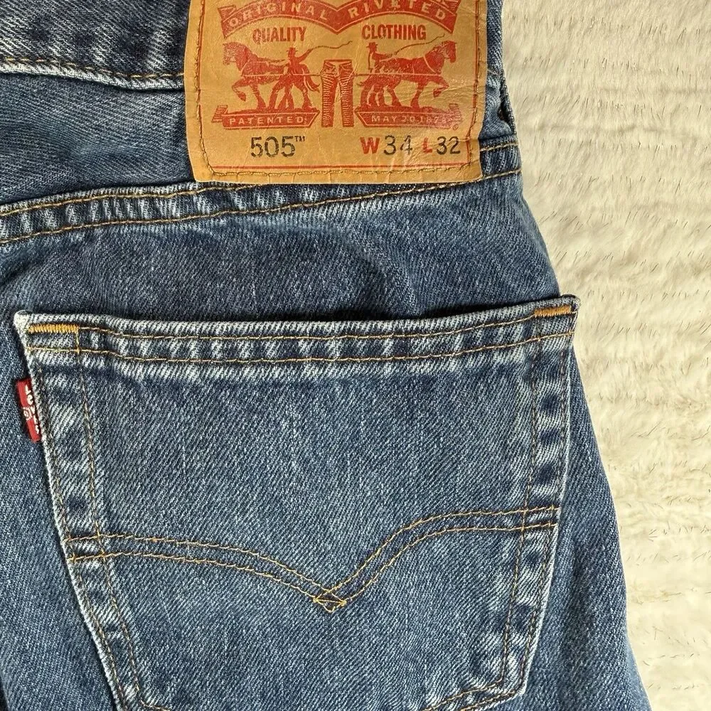 Levi's 505 Jeans Men 34x32 Mid-High Rise Regular Fit Straight Leg Medium Wash